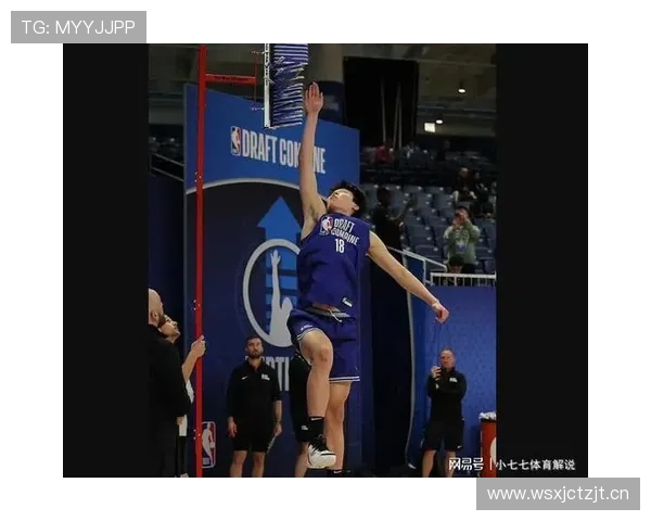 杨瀚森展现精湛内线技术小勾手柔和出手稳稳命中赢得满场喝彩